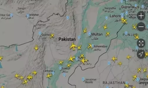 భారత్ కు గగనతలం మూసేసి కుప్పకూలిన పాకిస్తాన్