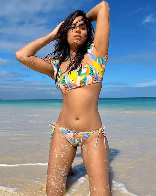 Shreya Dhanwantharys Beachside Glamour Leaves Shreya Dhanwantharys Beachside Glamour Leaves