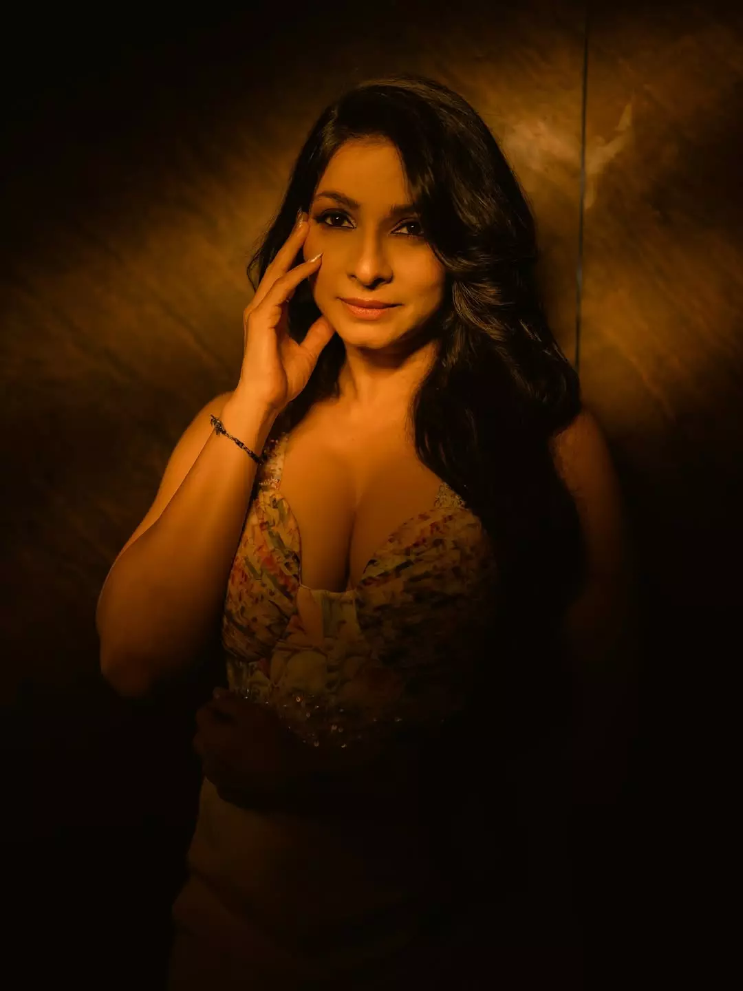 Tanishaa Mukerji’s Golden Hour Glow Tanishaa Mukerji’s Golden Hour Glow