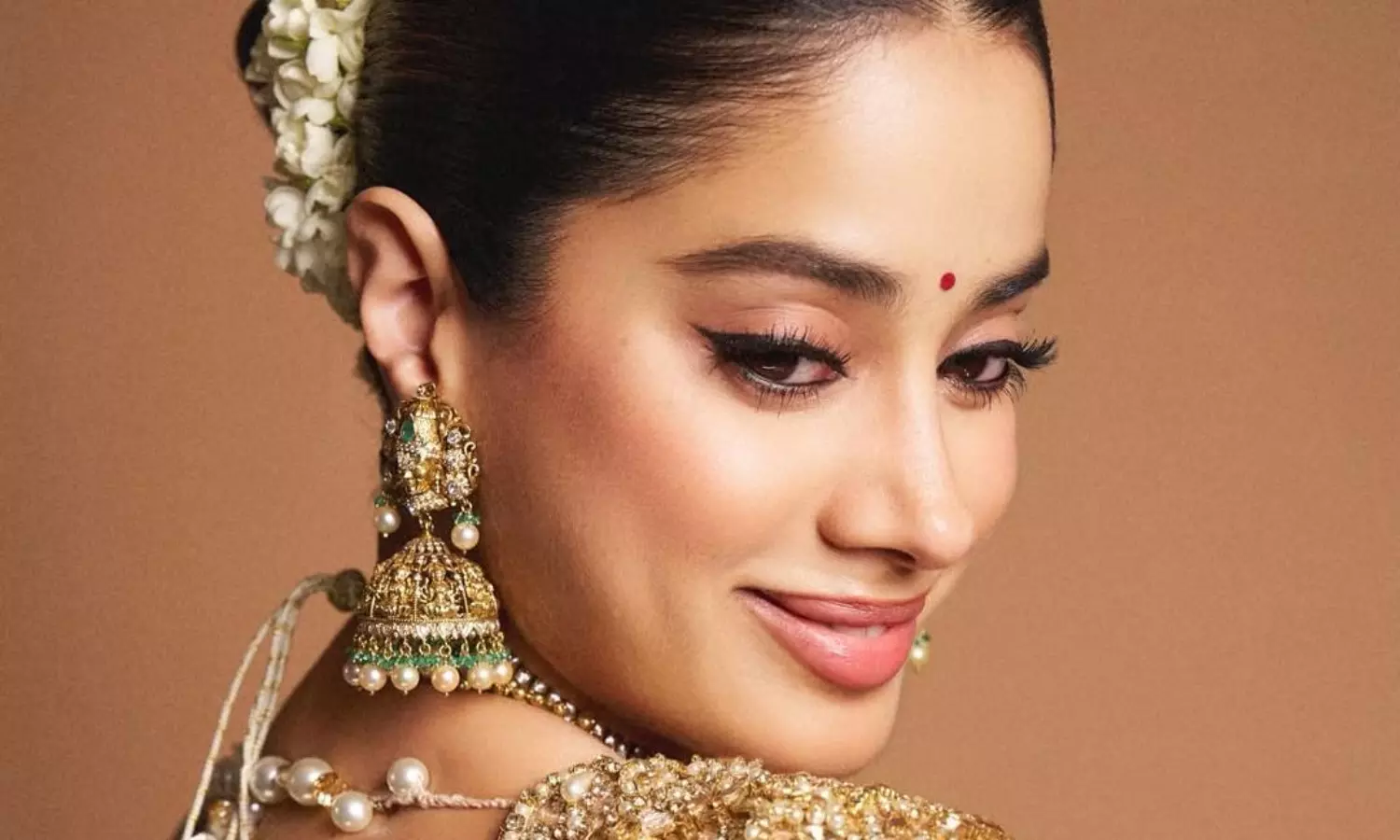 ఫోటో స్టోరి: కుంద‌న‌పు బొమ్మ జాన్వీ