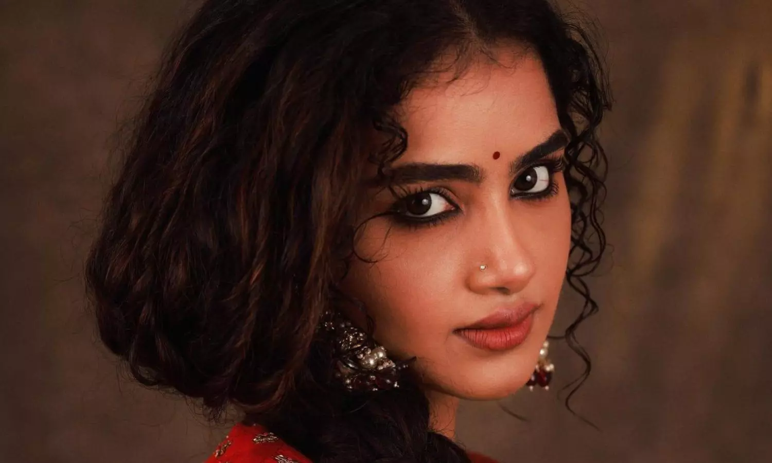 అనుపమ హాట్ కామెంట్స్.. టార్గెట్ ఎవరు..? అనుపమ హాట్ కామెంట్స్.. టార్గెట్ ఎవరు..?