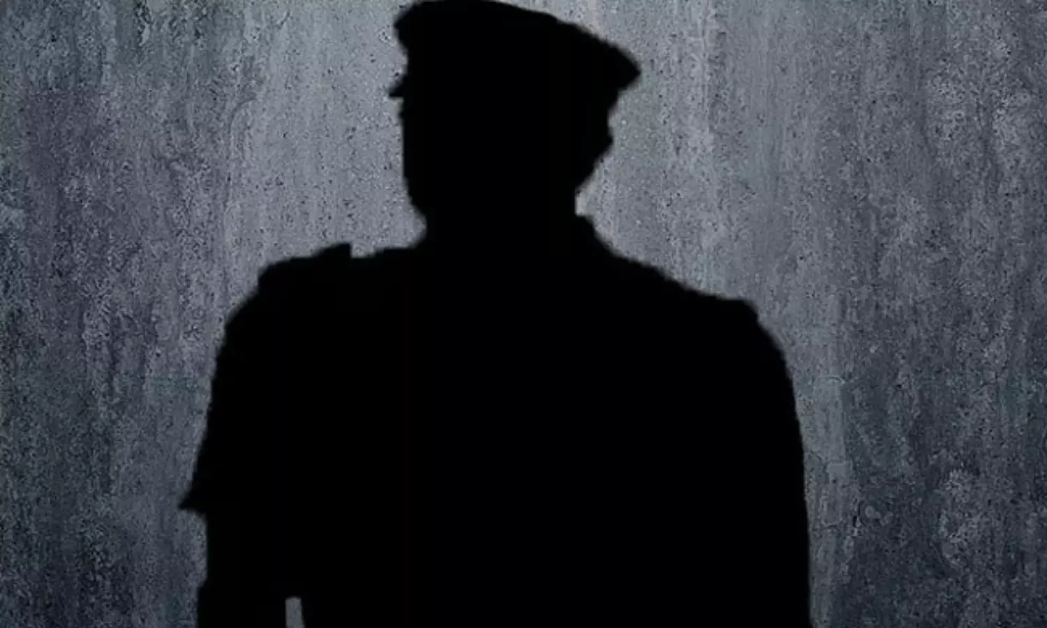 నాలుగు పెళ్లిళ్లు చేసుకున్న కానిస్టేబుల్..? సోషల్ మీడియాలో వైరల్