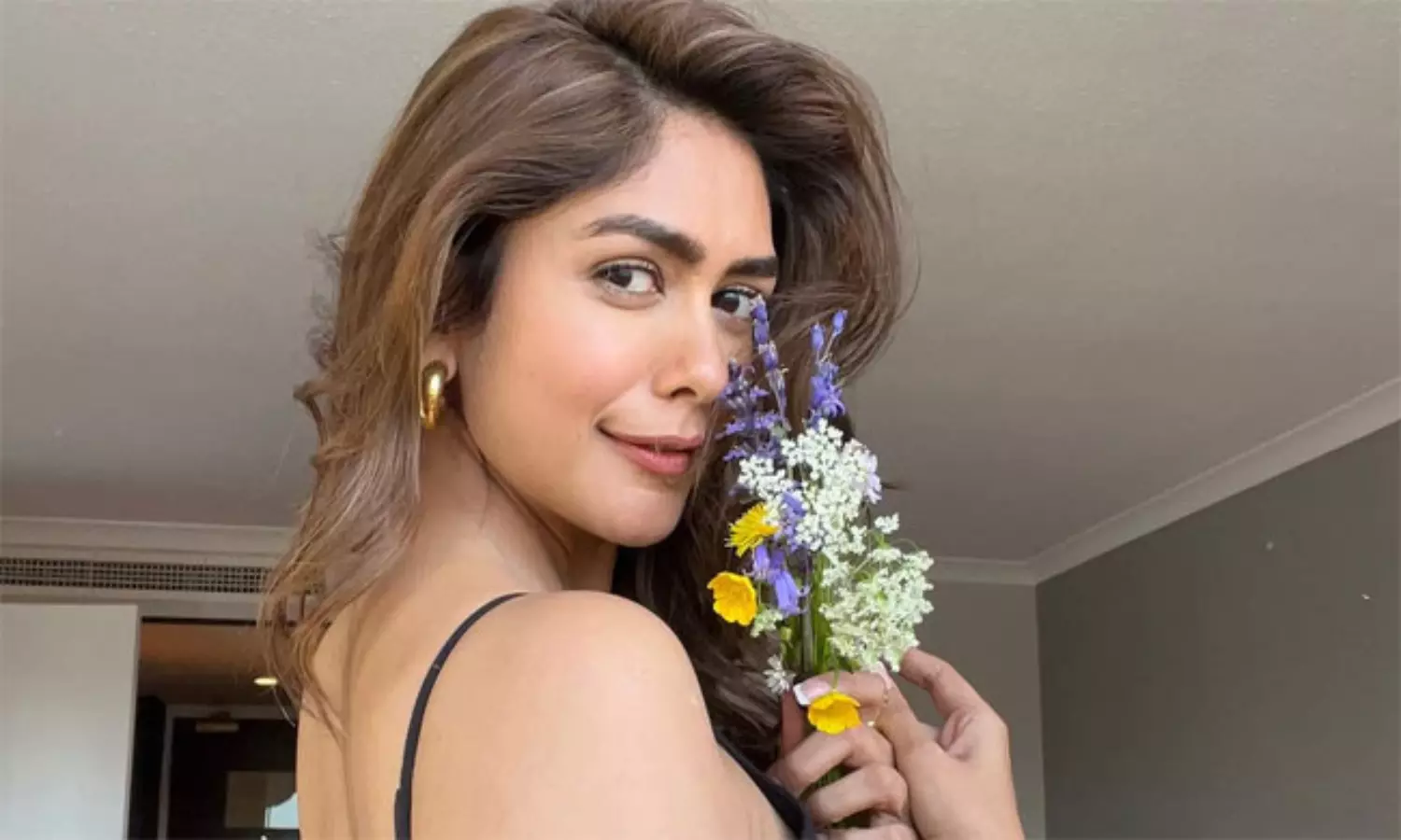 ధనుష్తో డేటింగ్పై మృణాల్ వివరణ ధనుష్తో డేటింగ్పై మృణాల్ వివరణ