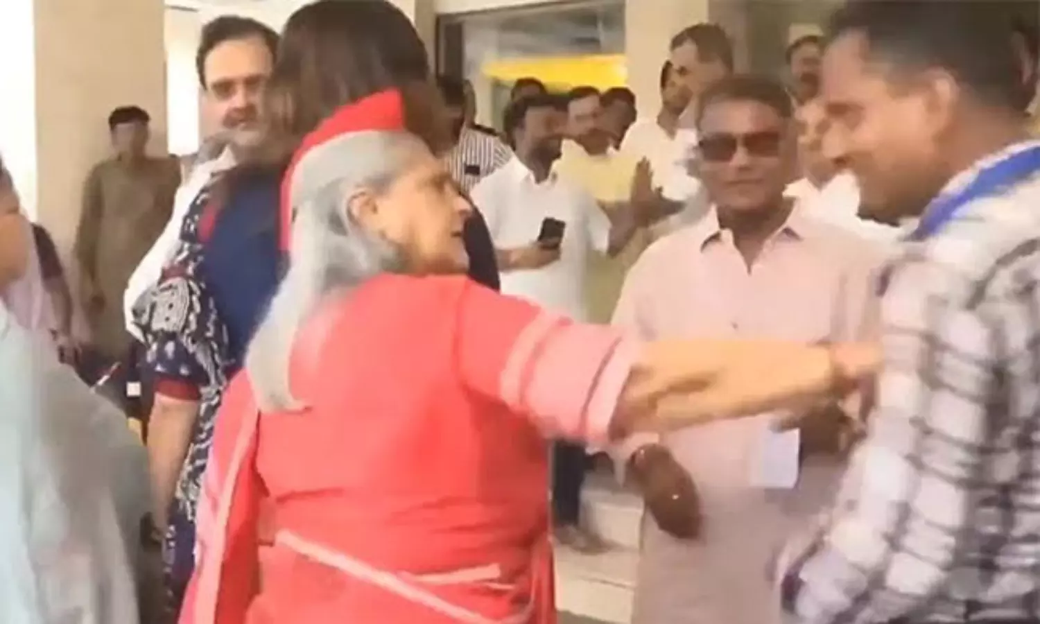 జయా బచ్చన్.. ఇవే తగ్గించుకుంటే మంచిది జయా బచ్చన్.. ఇవే తగ్గించుకుంటే మంచిది