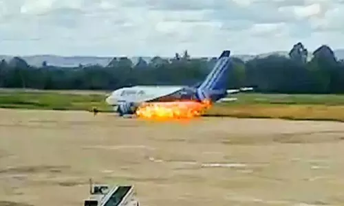 విమానంలో మంటలు.. ప్రాణభయంతో ప్రయాణికులు ఏం చేశారంటే?