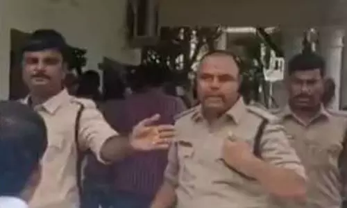 కాల్చిపారేస్తా డీఎస్పీ వార్నింగ్ వైరల్