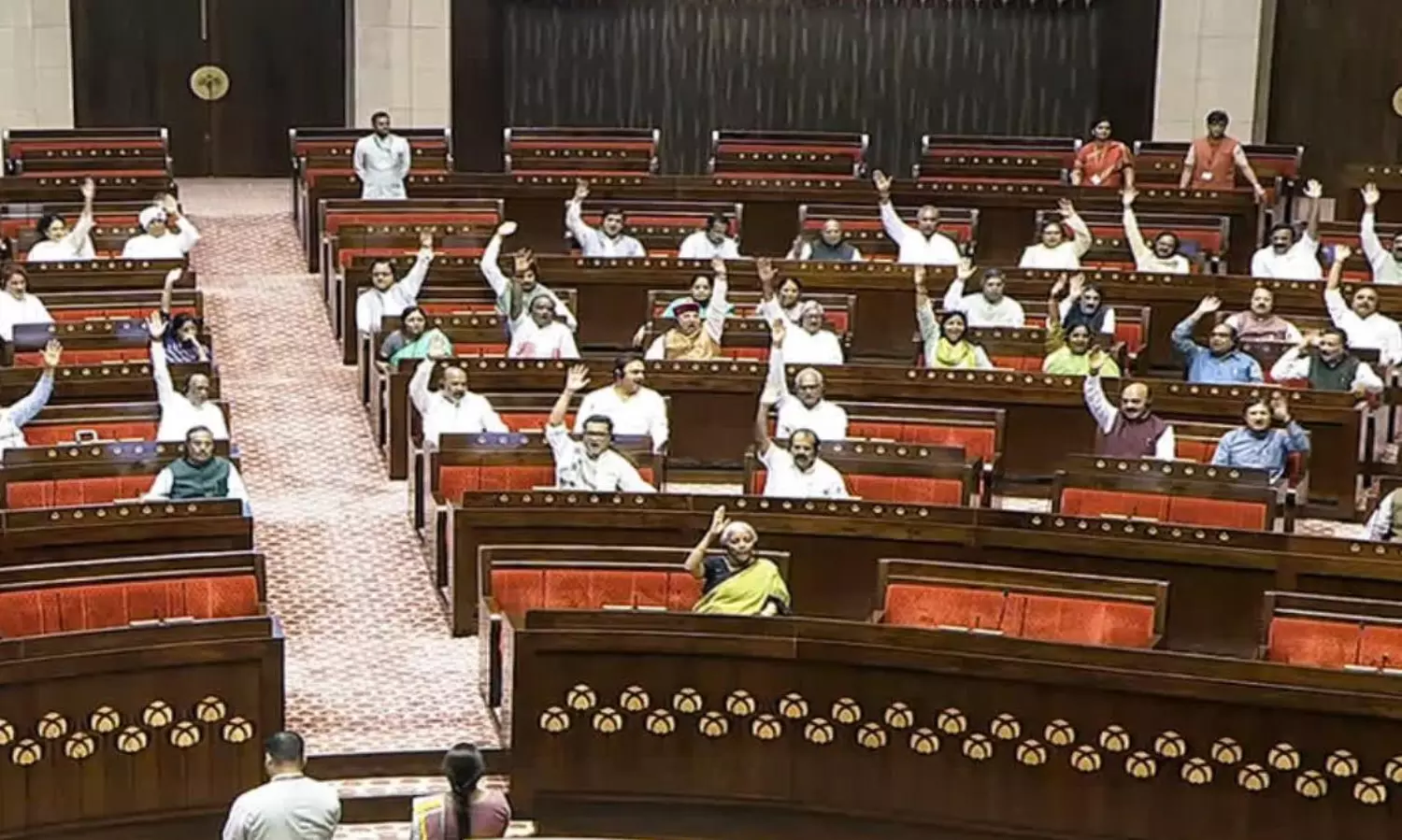 పార్లమెంట్ సెషన్ : వాయిదాలు తప్ప చర్చలేవీ ?