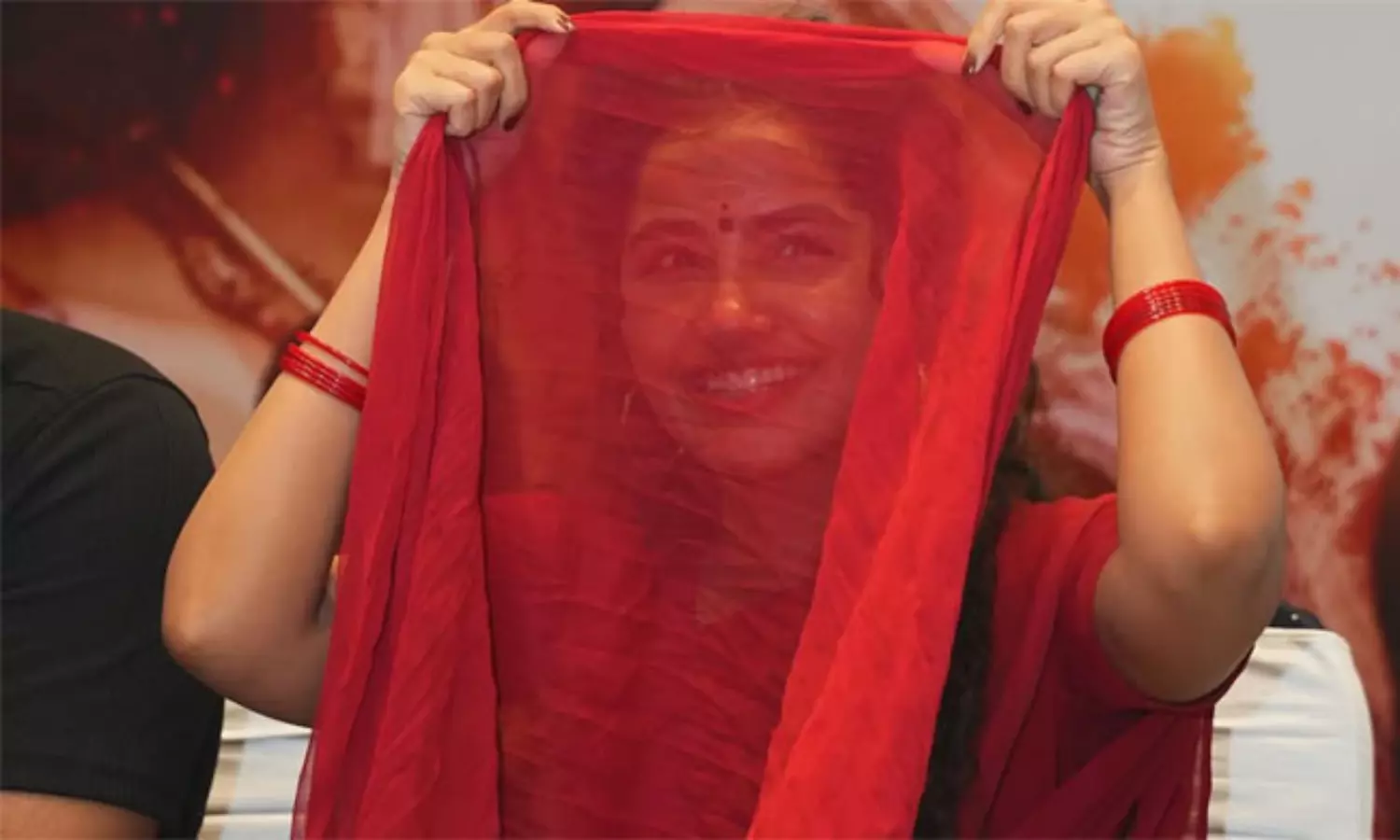 అబ్బాయిలూ బీ రెడీ.. ముసుగులో ఎంజాయ్ చేయడానికి వస్తున్న స్టార్ హీరోయిన్!