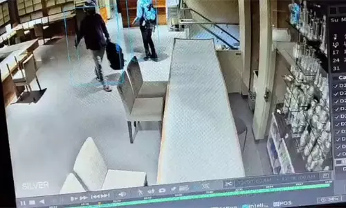 ‘ఖజానా’ జువెలర్స్‌లో దోపిడీ వెనుక పెద్ద స్కెచ్.. వైరల్ వీడియో