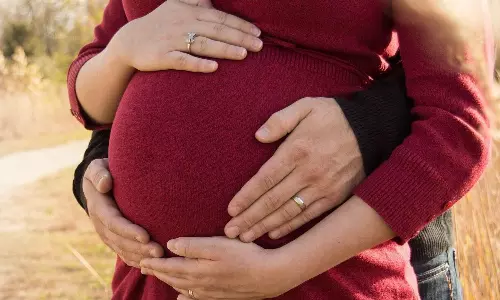 భార్యకు తోడుగా ఉండేందుకు కోటి రూపాయల జాబ్‌ను వదిలేసిన భర్త