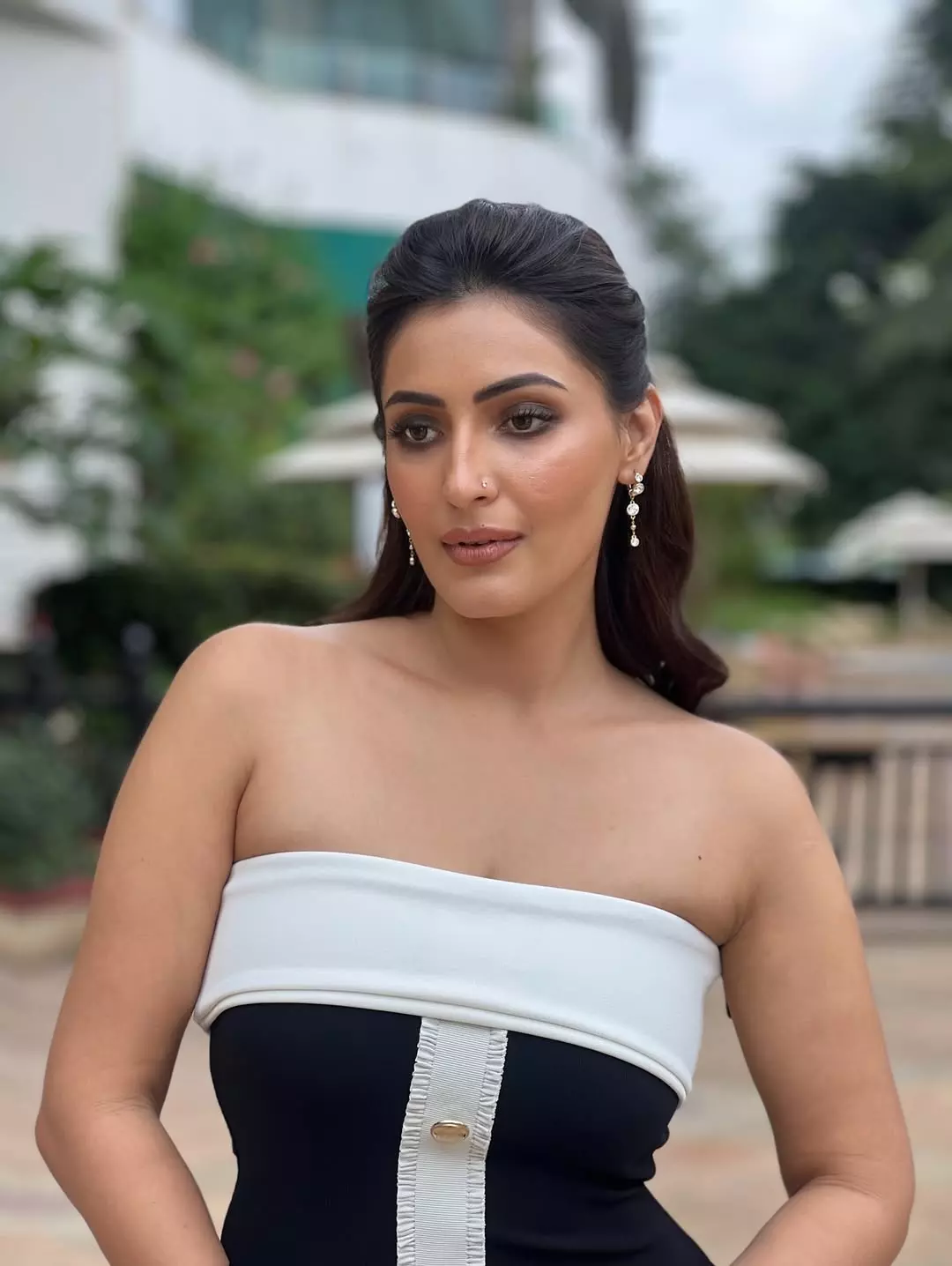 Bold & Beautiful Shivangi Verma’s Stunning Contemporary Look