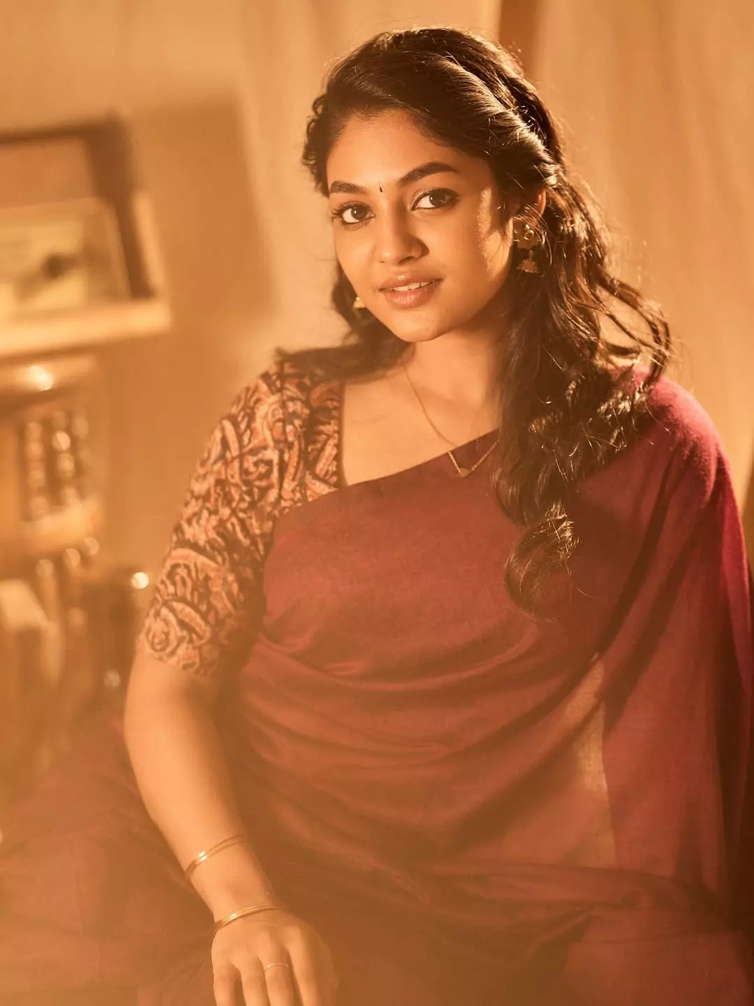 Ivana in maroon saree with classic charm Ivana in maroon saree with classic charm