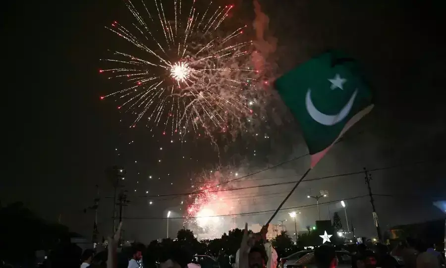 పాకిస్తాన్ స్వాతంత్ర్య సంబరాల్లో కాల్పులు.. ముగ్గురి మృతి పాకిస్తాన్ స్వాతంత్ర్య సంబరాల్లో కాల్పులు.. ముగ్గురి మృతి