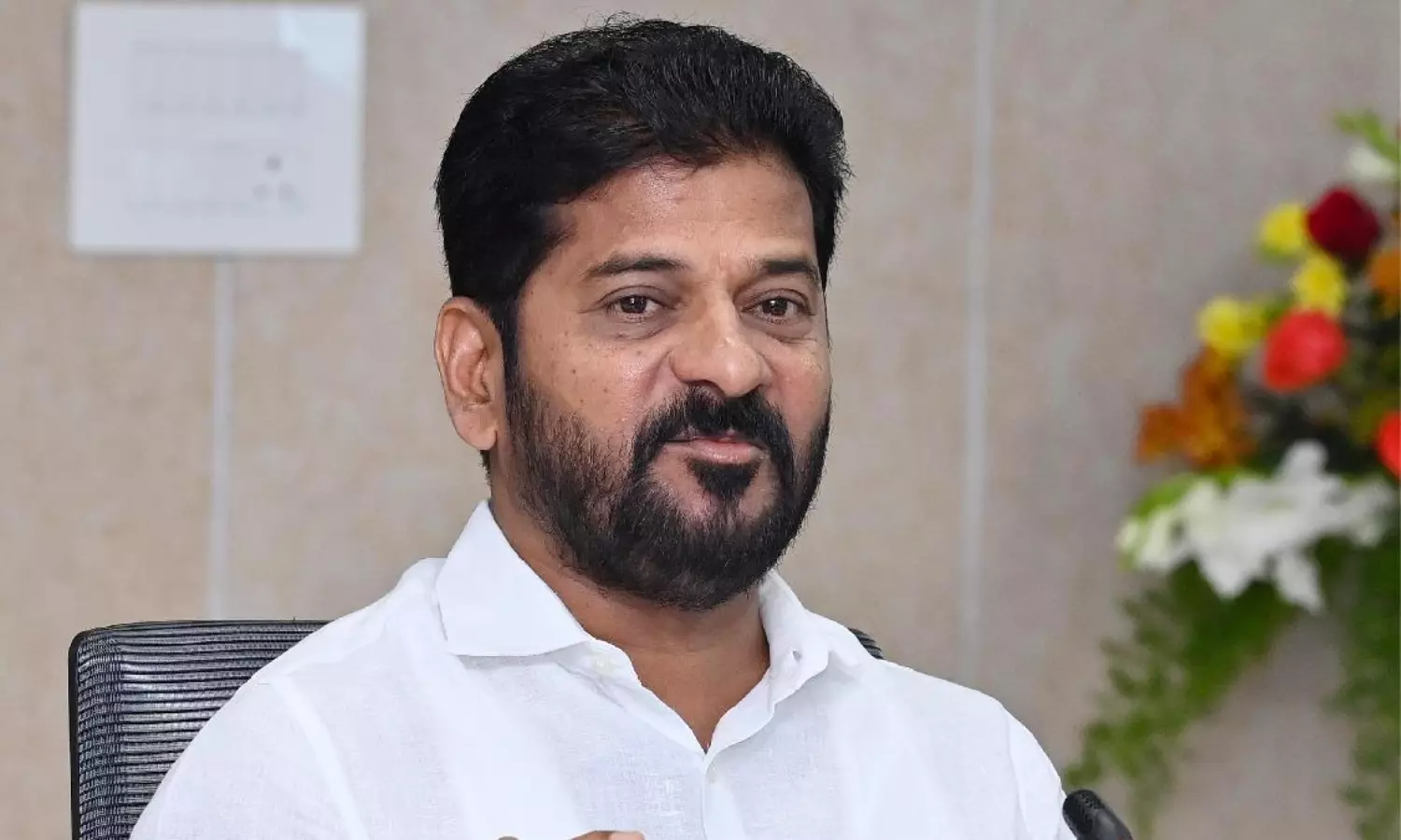 రేవంత్ రెడ్డి హ్యాండిల్ చేయలేకపోతున్నారా ?