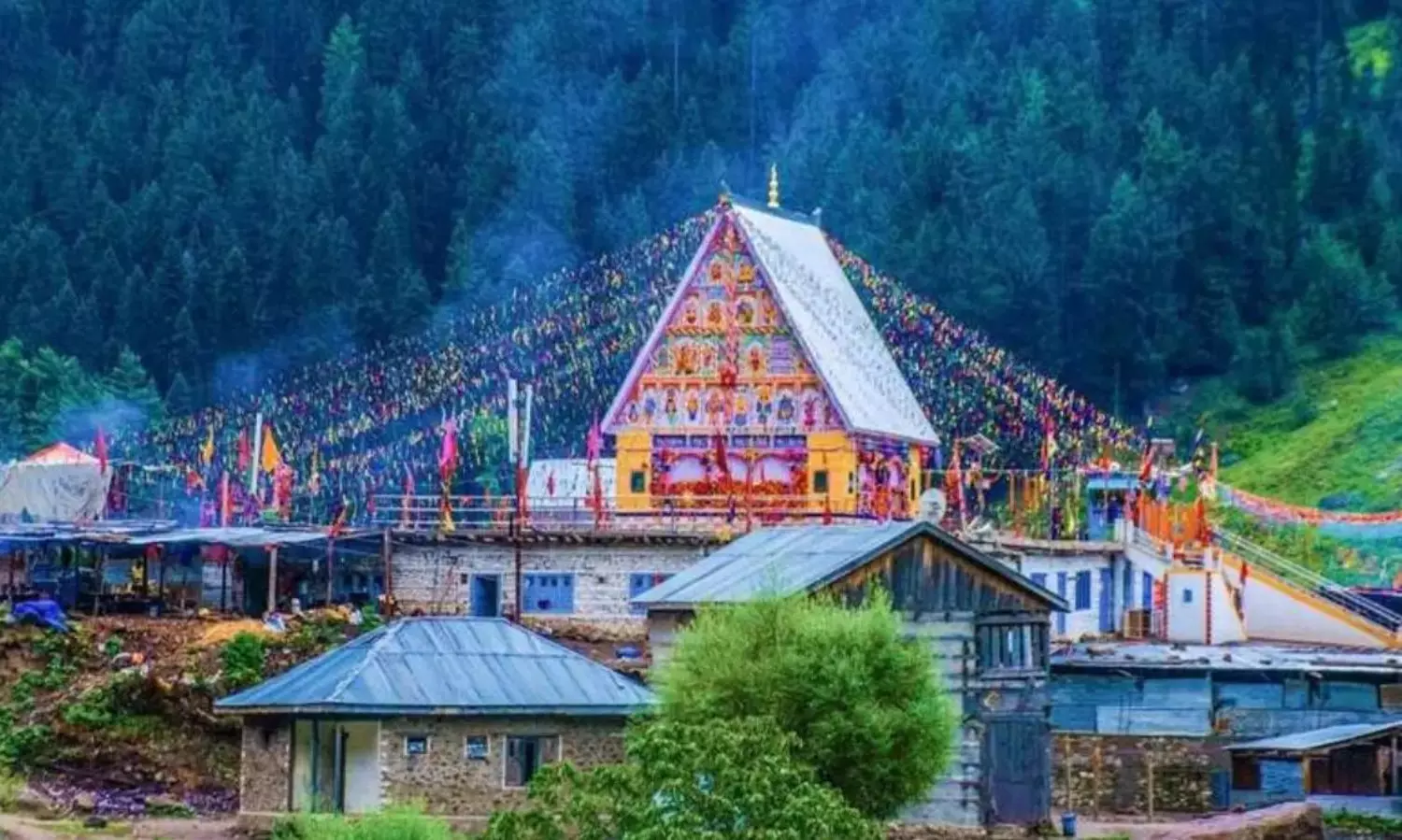 వరదల్లో చిక్కుకున్న 1200 మంది.. మరణించిన వారి సంఖ్య ఎంతంటే..?