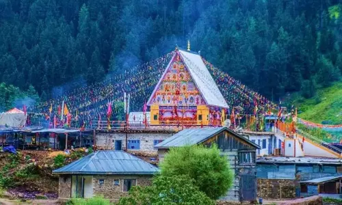 వరదల్లో చిక్కుకున్న 1200 మంది.. మరణించిన వారి సంఖ్య ఎంతంటే..?