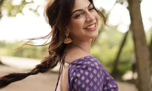 Madonna Sebastian Traditional Saree Look in Kerala