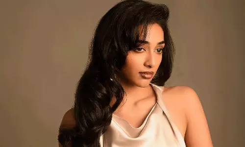 టాలీవుడ్ కాదన్నా ఆ రెండు భాష‌ల్లో!