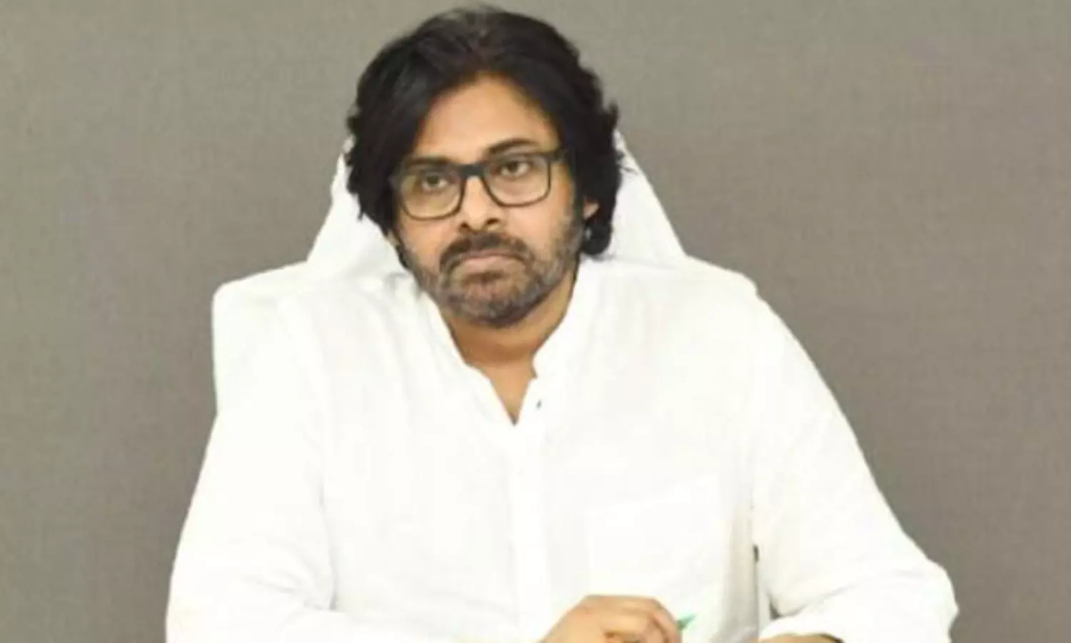 పులివెందులపై పవన్ రియాక్షన్.. టీడీపీ విజయంపై సెన్సేషన్ కామెంట్స్ పులివెందులపై పవన్ రియాక్షన్.. టీడీపీ విజయంపై సెన్సేషన్ కామెంట్స్