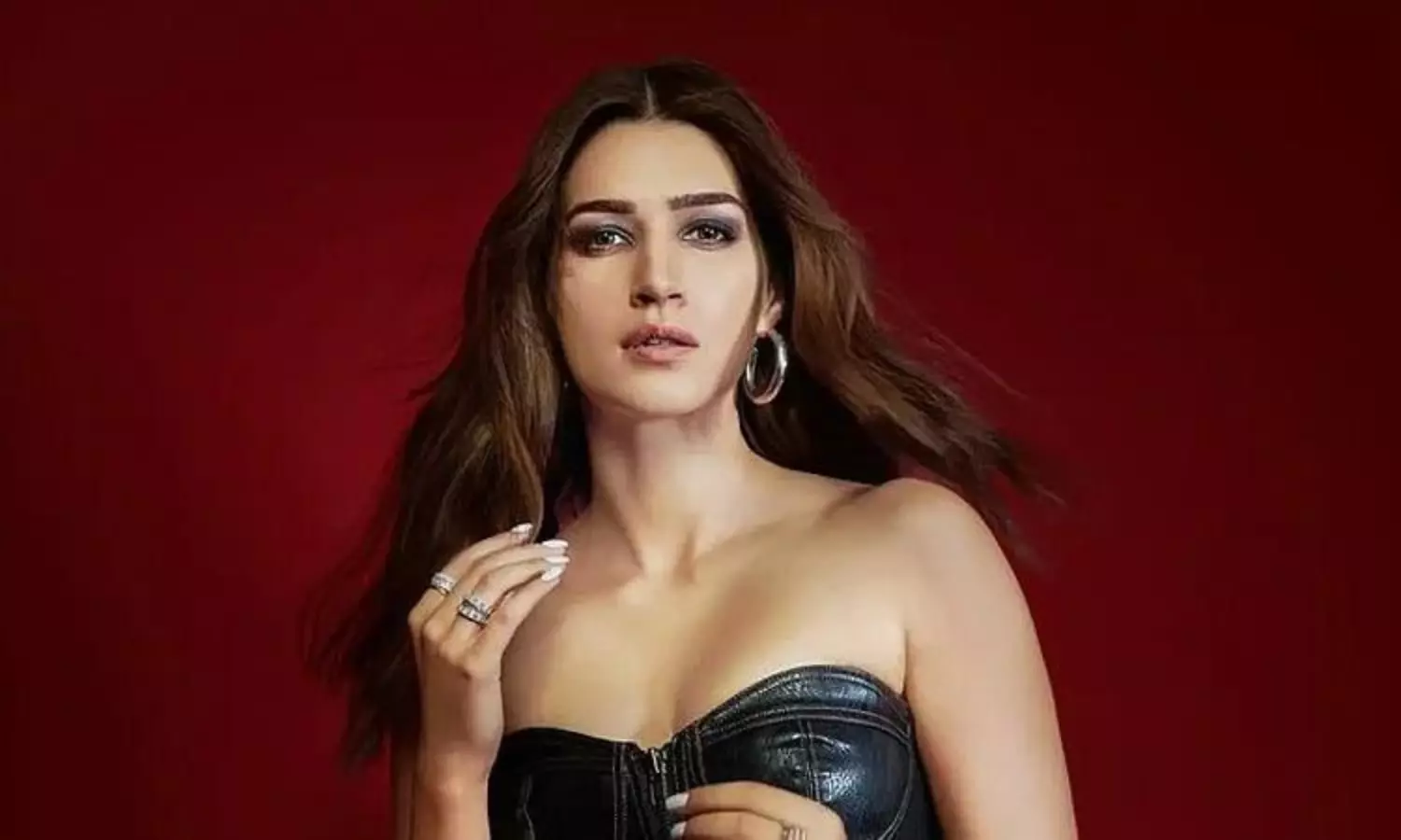 రూ.80 కోట్లతో... హీరోయిన్ కృతి రికార్డ్! రూ.80 కోట్లతో... హీరోయిన్ కృతి రికార్డ్!