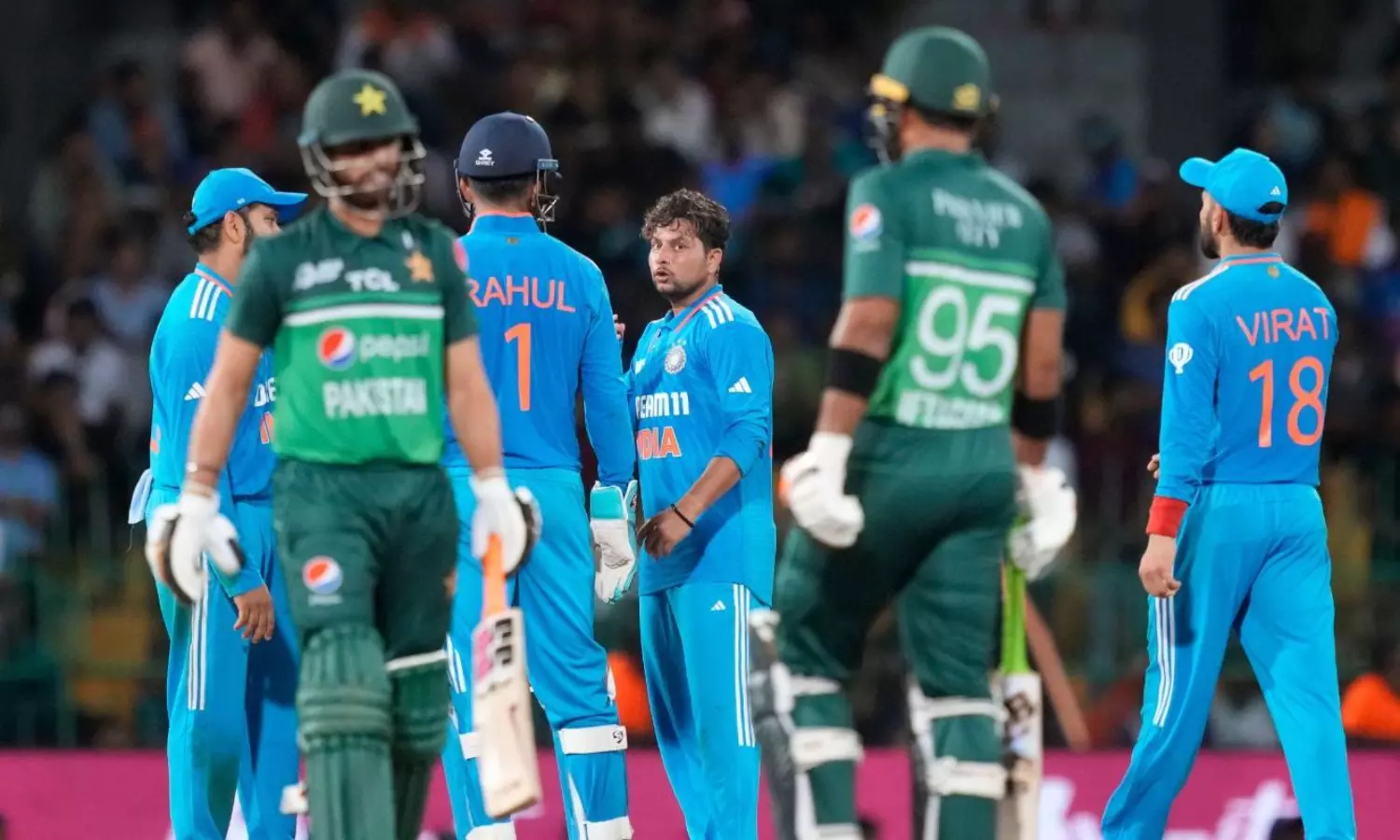 ఆసియా కప్ లో భారత్-పాక్.. రూ.1400 కోట్ల మీడియా డీల్.. రద్దయితే? ఆసియా కప్ లో భారత్-పాక్.. రూ.1400 కోట్ల మీడియా డీల్.. రద్దయితే?