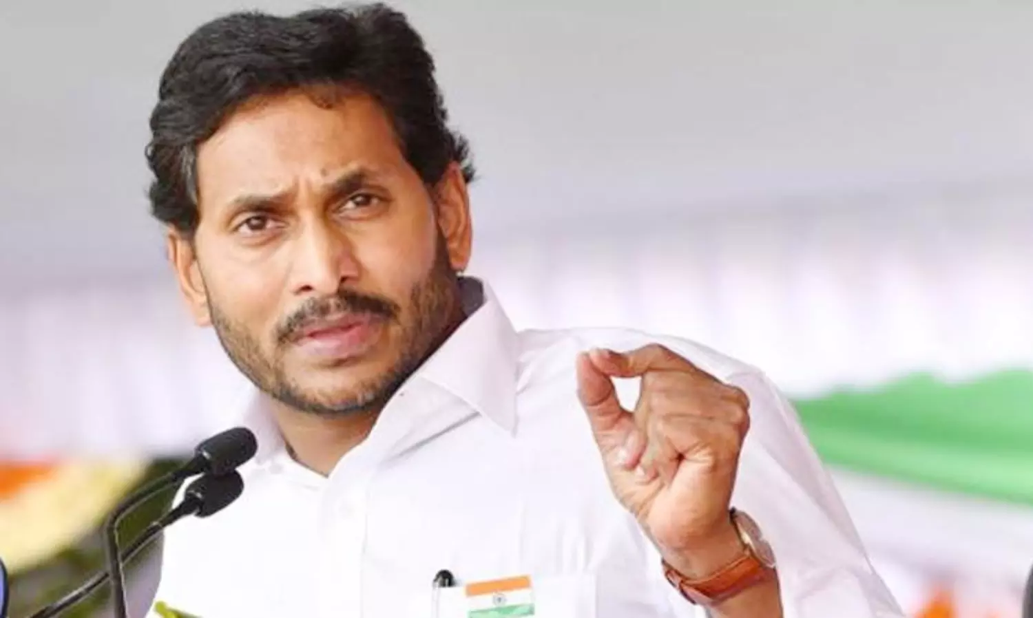 79వ స్వాతంత్ర్య సంబరాలు.. మాజీ సీఎం జగన్ ఎక్కడ? 79వ స్వాతంత్ర్య సంబరాలు.. మాజీ సీఎం జగన్ ఎక్కడ?