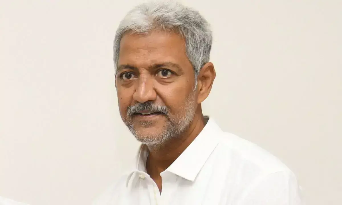 వంశీ పాలిటిక్స్‌: అనారోగ్యంతో బెయిల్‌పై వ‌చ్చి.. ష‌టిల్ ఆడుతూ!