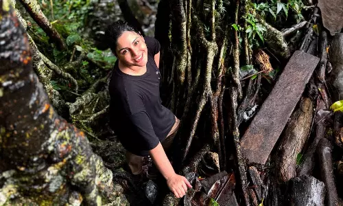 కాకులు దూర‌ని కీకార‌ణ్యంలో చిక్కుకున్న న‌టి