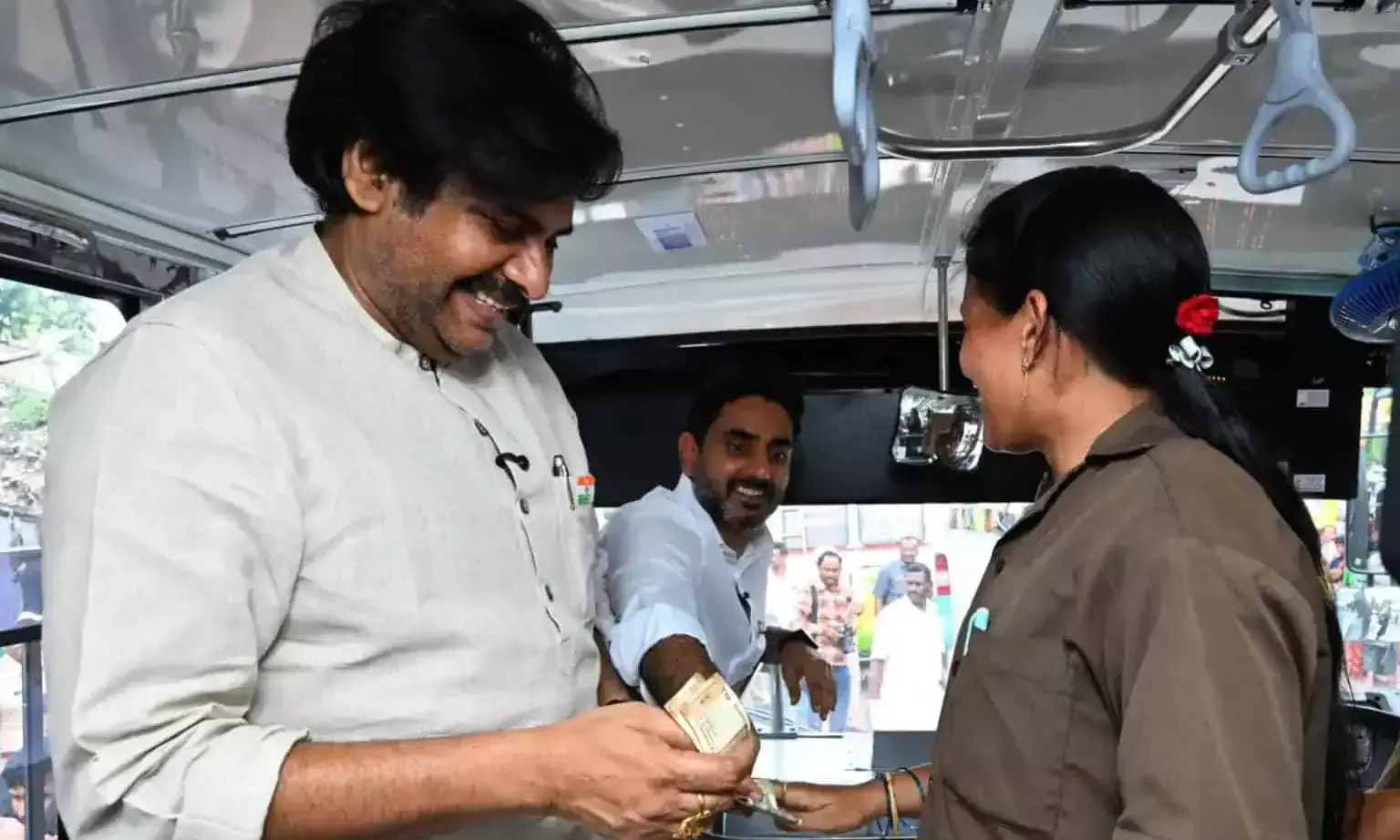 పవన్ అన్నా.. నీ టికెట్ నేనిస్తా.. డిప్యూటీ సీఎంకు మంత్రి లోకేశ్ ఆఫర్