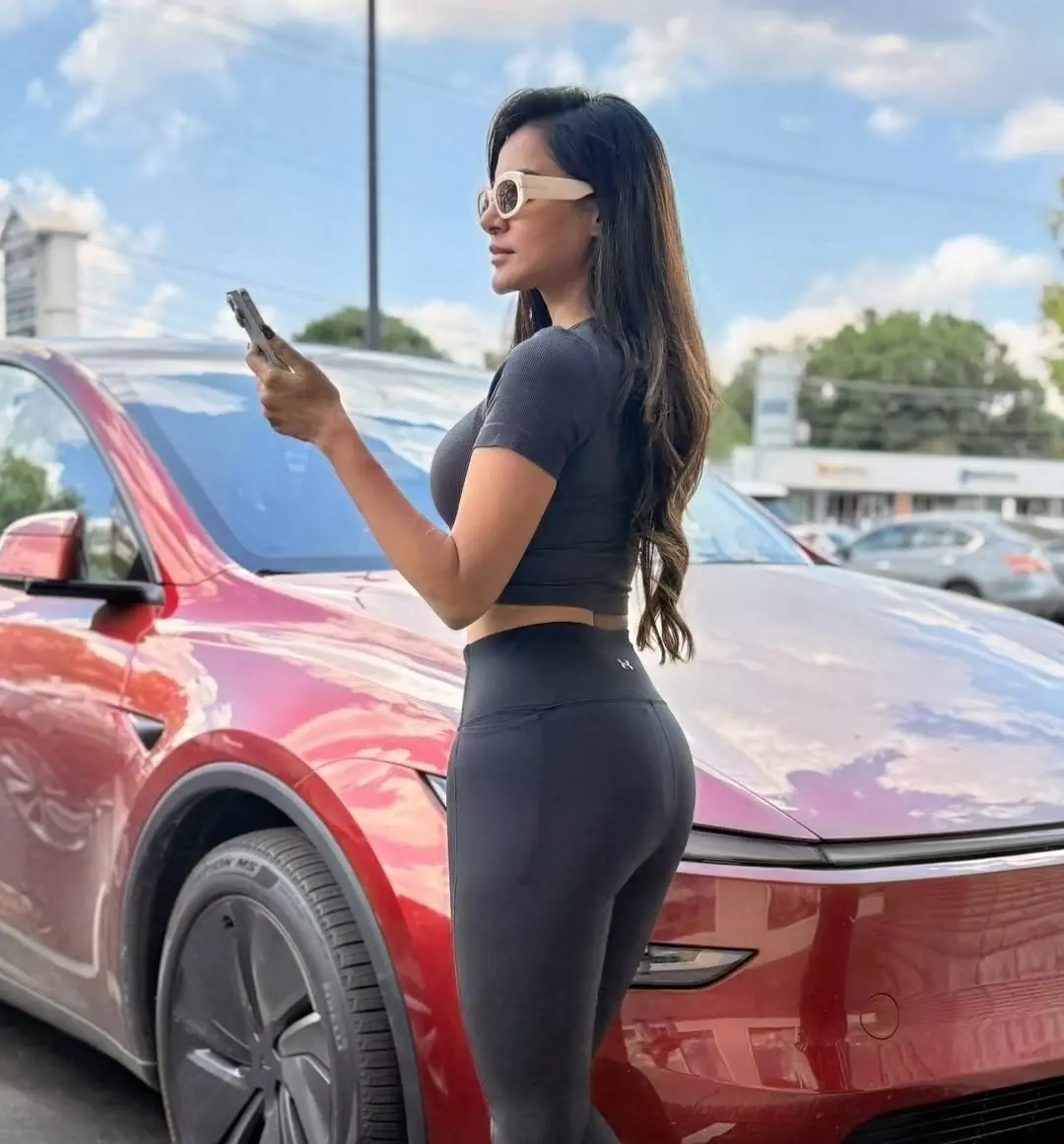 Ashu Reddy More Curvaceous Pics Ashu Reddy More Curvaceous Pics