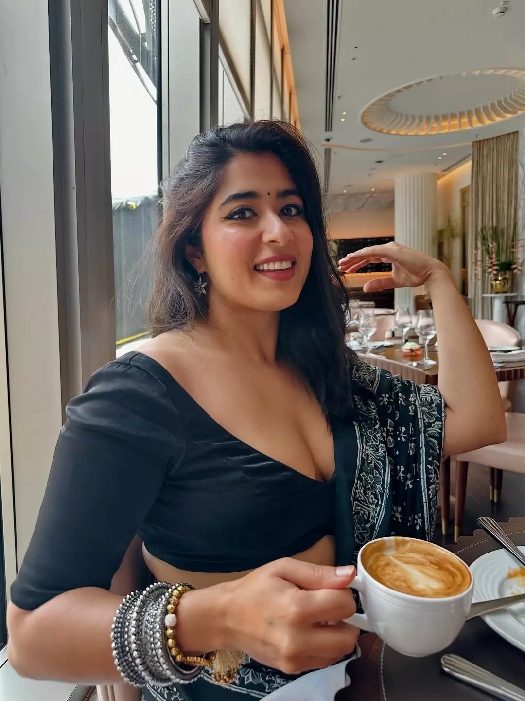 Gorgeous Nikita Sharma Conveys Independence Day Wishes In Style Gorgeous Nikita Sharma Conveys Independence Day Wishes In Style