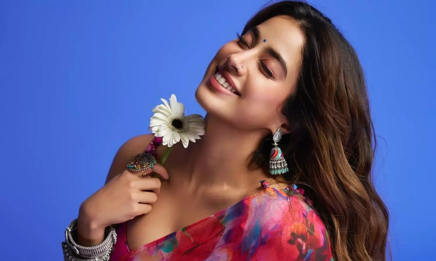 ఫొటోస్ : జాన్వీ కపూర్.. ఓ పువ్వులాంటి అందం!