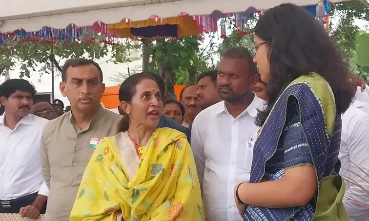 కడప రెడ్డమ్మ సమస్యేంటి? కుర్చీ ఫోబియో పట్టుకుందా?