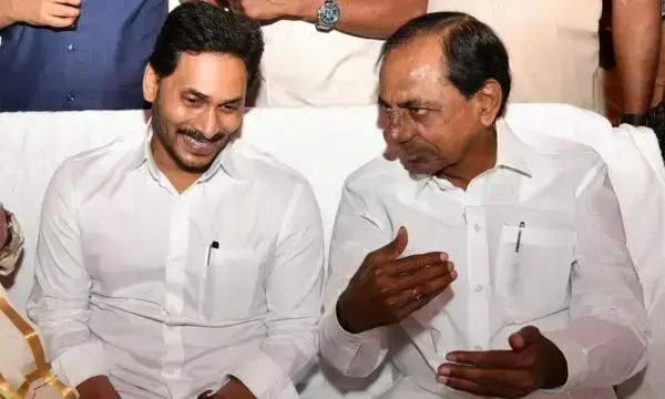 కేసీఆర్ వర్సెస్ జగన్..: హాట్ డిబేట్ కేసీఆర్ వర్సెస్ జగన్..: హాట్ డిబేట్