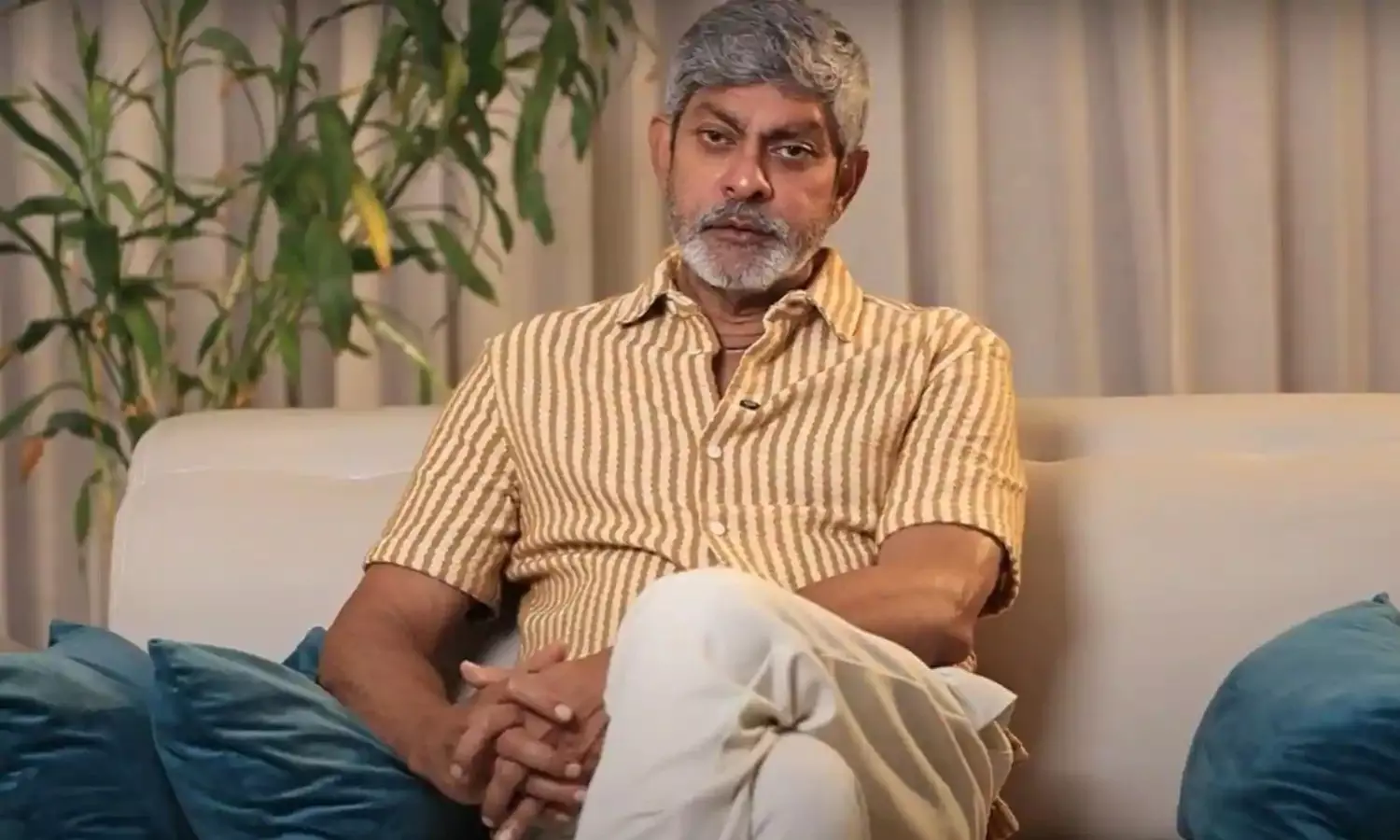 డైరెక్టర్ తప్పిదం.. ఆ క్షణమే చనిపోవాల్సింది అంటున్న స్టార్ హీరో!