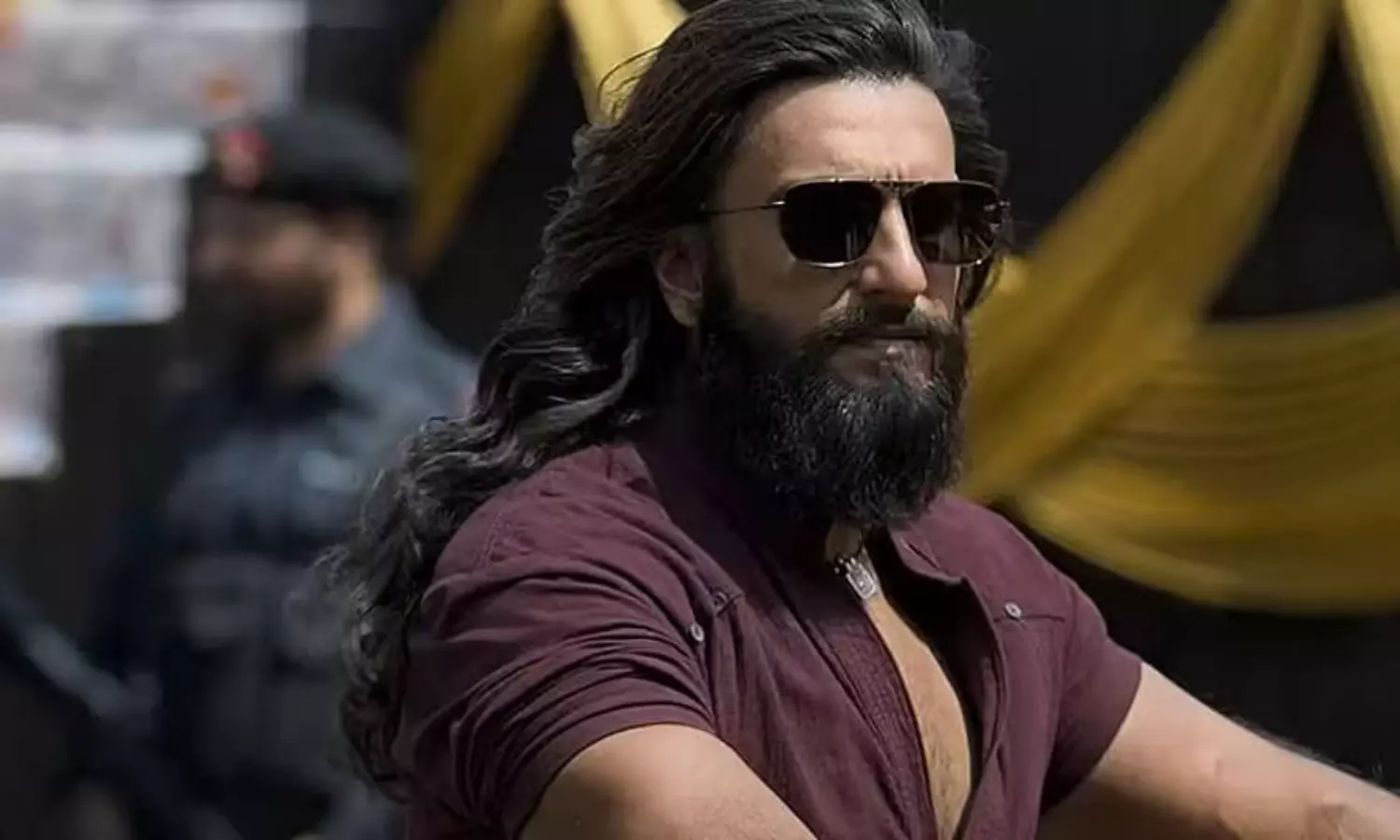 రణ్ వీర్ దురంధర్.. గురి బాగుంది..! రణ్ వీర్ దురంధర్.. గురి బాగుంది..!