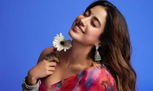 ఫొటోస్ : జాన్వీ కపూర్.. ఓ పువ్వులాంటి అందం!