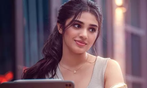 ఆ నటికి థర్డ్ క్లాస్ లోనే ఉప్పెనొచ్చిపోయింది! ఆ నటికి థర్డ్ క్లాస్ లోనే ఉప్పెనొచ్చిపోయింది!