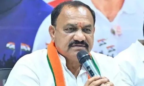 కోమటిరెడ్డి వ్య‌వ‌హారాన్ని చూస్తూ ఊరుకోం: కాంగ్రెస్‌