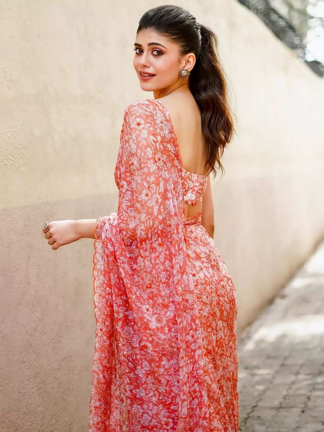 Sanjana Sanghi Shares Her Love for Sarees on Instagram Sanjana Sanghi Shares Her Love for Sarees on Instagram