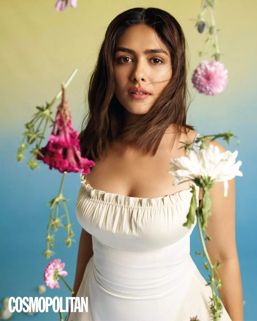 Mrunal Thakur�s style and fashion choices are just AWE