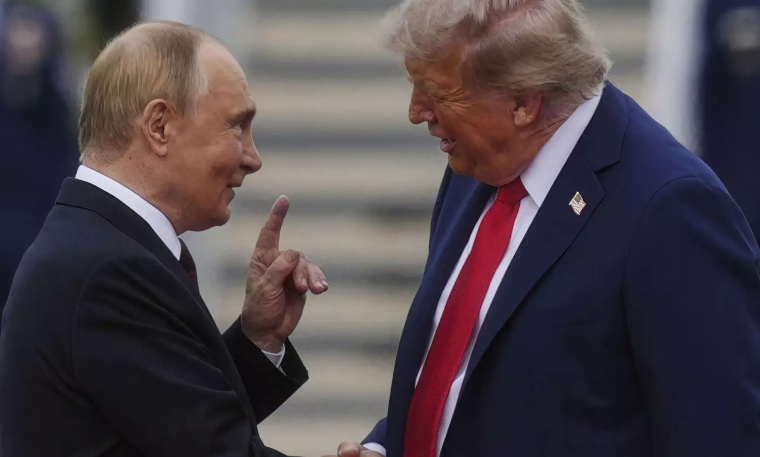 లీక్  షాక్.. పబ్లిక్‌  ప్రింటర్‌  వద్ద ట్రంప్ – పుతిన్  భేటీ రహస్య వివరాలు!