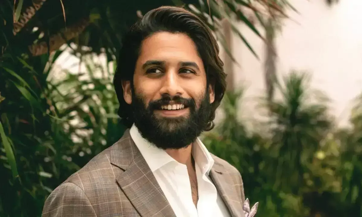 అక్కినేని వార‌సుడికి ఆ ఇద్ద‌రు స్టోరీలు చెప్పారా?