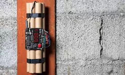 షాకింగ్... మ్యూజిక్  సిస్టంలో బాంబు... ప్రేమించిన మహిళ భర్తకు గిఫ్ట్!