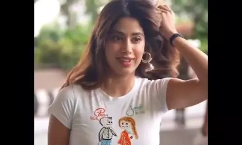 వీడియో: వైట్ టాప్‌లో మ‌తులు పోగొట్టిన జాన్వీ