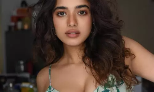 పిక్‌టాక్ : రొమాంటిక్‌ బ్యూటీ అందాల షో