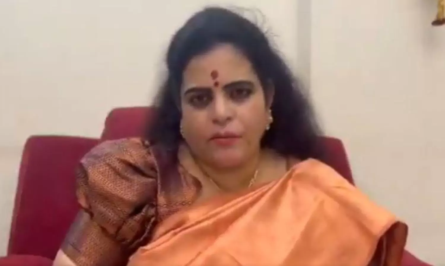 1500 గజాల స్థలాన్ని కాజేశారు.. కరాటే కళ్యాణి ఆరోపణలు! 1500 గజాల స్థలాన్ని కాజేశారు.. కరాటే కళ్యాణి ఆరోపణలు!