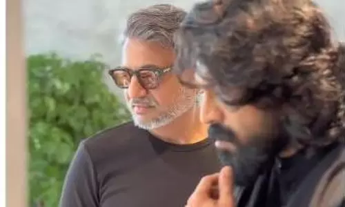 వీడియో : చరణ్‌ ఫ్యాన్స్‌ పిచ్చెక్కి పోతారు