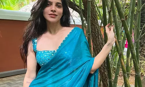 Divyabharathi Slays in a Gorgeous Blue Saree