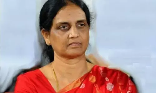 మాజీ మంత్రి స‌బితకు నోటీసులు:  హైకోర్టు కీల‌క ఆదేశం